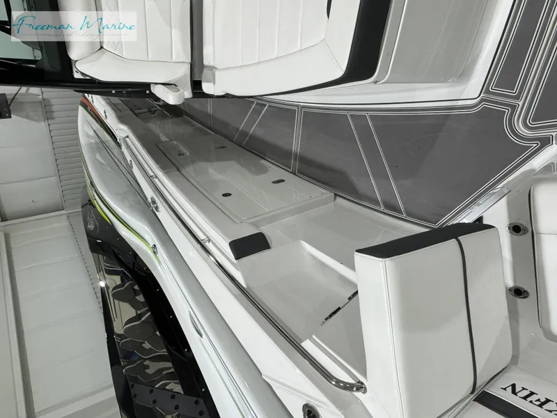 Slide: The Image of Blackfin 332 CC 2022 - 80