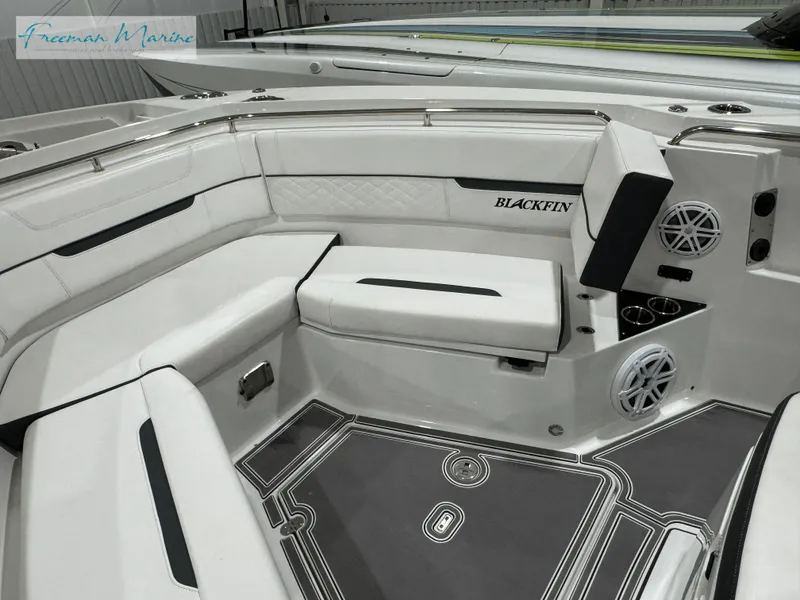 Slide: The Image of Blackfin 332 CC 2022 - 82