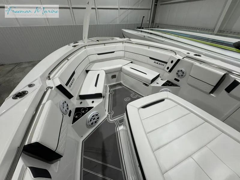 Slide: The Image of Blackfin 332 CC 2022 - 83