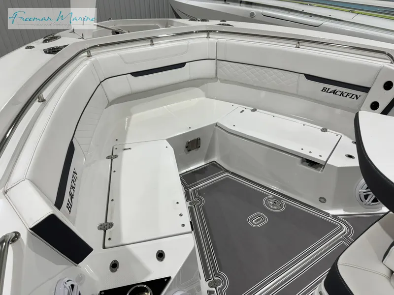 Slide: The Image of Blackfin 332 CC 2022 - 84