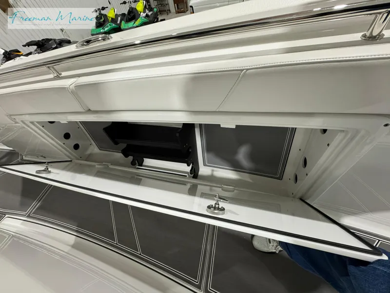 Slide: The Image of Blackfin 332 CC 2022 - 85