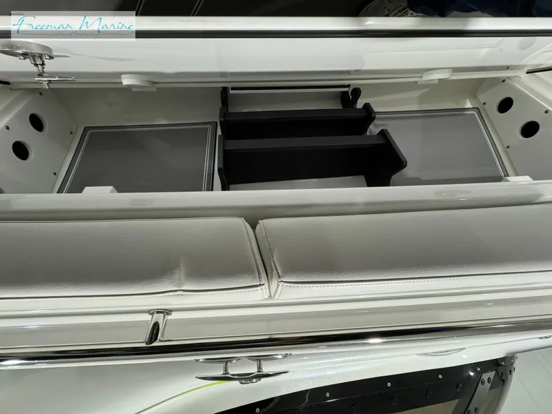 Slide: The Image of Blackfin 332 CC 2022 - 86