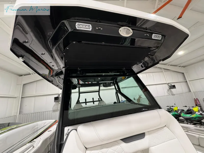 Slide: The Image of Blackfin 332 CC 2022 - 90