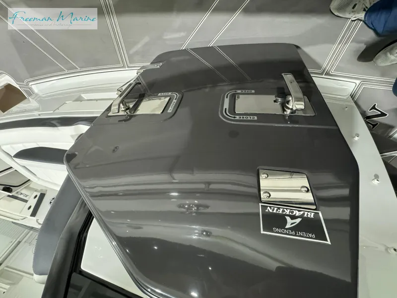 Slide: The Image of Blackfin 332 CC 2022 - 91