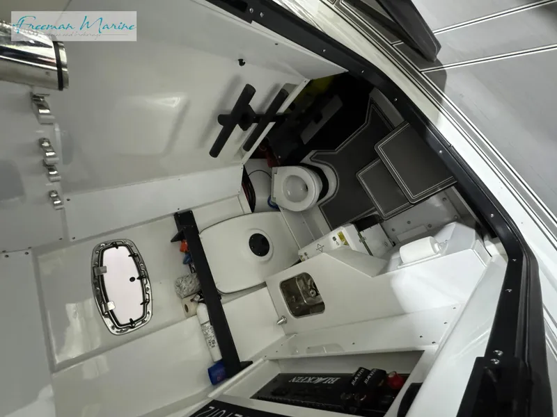 Slide: The Image of Blackfin 332 CC 2022 - 93