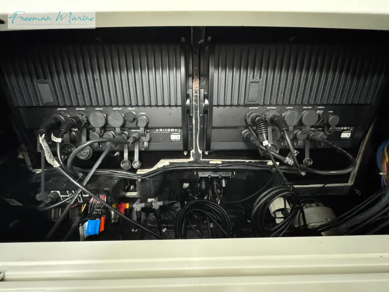 Slide: The Image of Blackfin 332 CC 2022 - 96