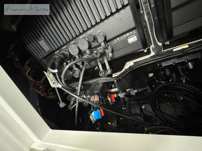 Slide: The Image of Blackfin 332 CC 2022 - 97