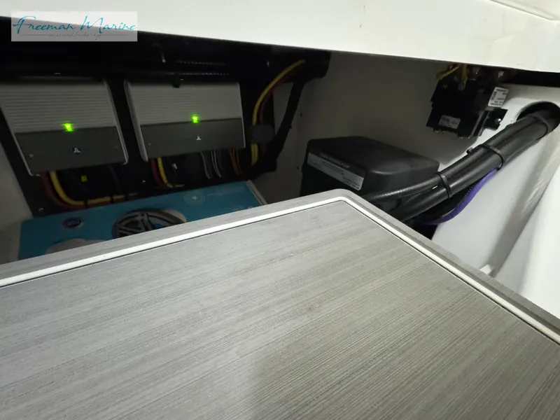 Slide: The Image of Blackfin 332 CC 2022 - 98