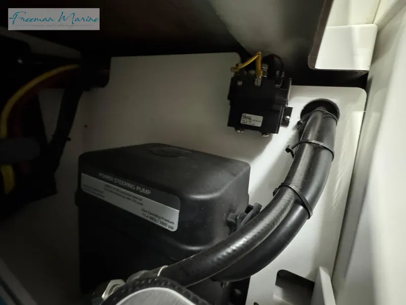 Slide: The Image of Blackfin 332 CC 2022 - 99