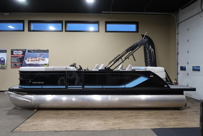 Slide: The Image of 2025 Sweetwater SW 2286 QS pontoon boat in showroom, side view. - 9