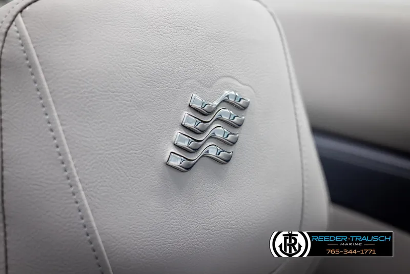 Slide: The Image of Four Winns HD5 2025 - 50