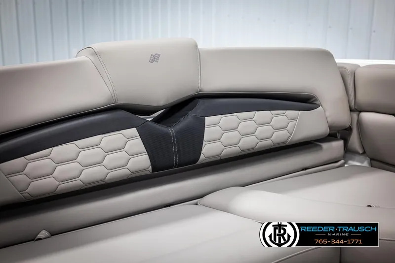 Slide: The Image of Four Winns HD5 2025 - 52