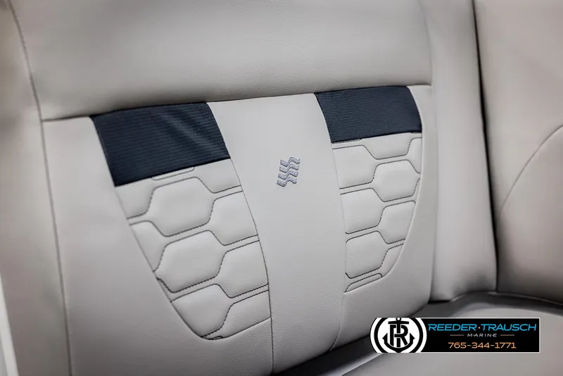 Slide: The Image of Four Winns HD5 2025 - 53