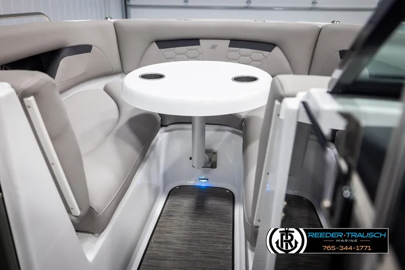 Slide: The Image of Four Winns HD5 2025 - 54