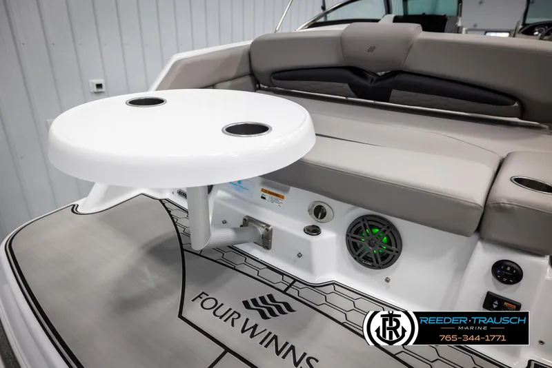 Slide: The Image of Four Winns HD5 2025 - 56