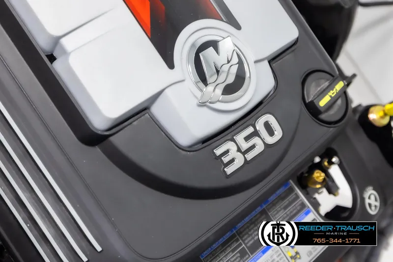 Slide: The Image of Four Winns HD5 2025 - 59