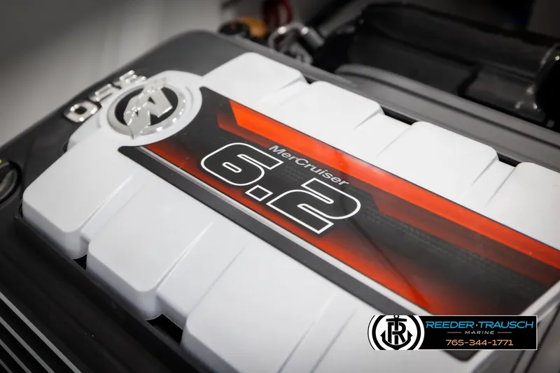 Slide: The Image of Four Winns HD5 2025 - 60