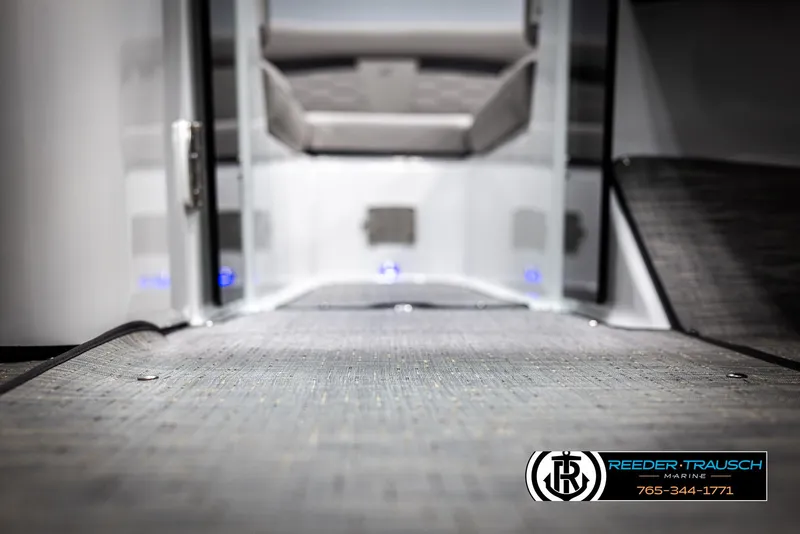 Slide: The Image of Four Winns HD5 2025 - 61