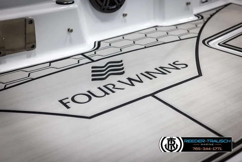 Slide: The Image of Four Winns HD5 2025 - 67