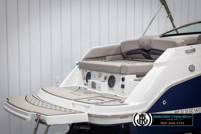 Slide: The Image of Four Winns HD5 2025 - 69