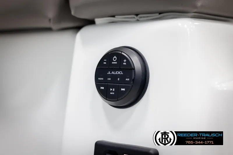 Slide: The Image of Four Winns HD5 2025 - 72