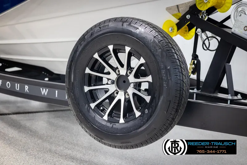 Slide: The Image of Four Winns HD5 2025 - 73