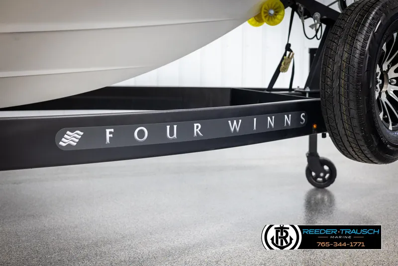 Slide: The Image of Four Winns HD5 2025 - 74