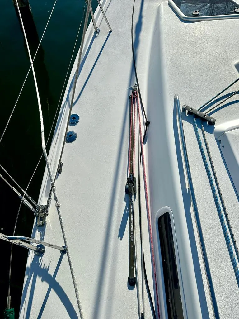 Slide: The Image of 2006 J Boats J/92S deck with rigging and hardware details. - 15