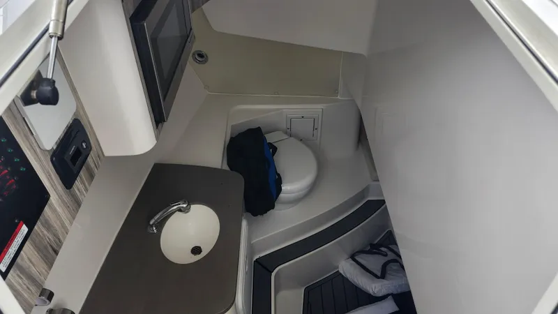 Slide: The Image of Edgewater 280CX Crossover 2023 - 55