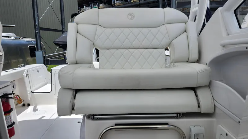 Slide: The Image of Edgewater 280CX Crossover 2023 - 61