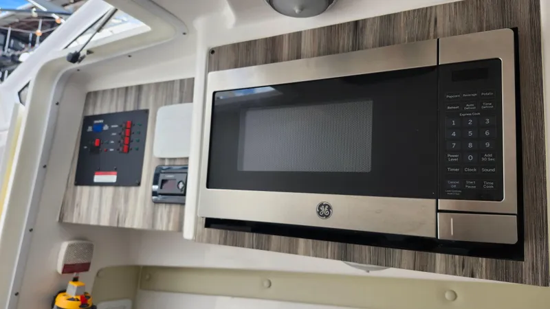 Slide: The Image of Edgewater 280CX Crossover 2023 - 62