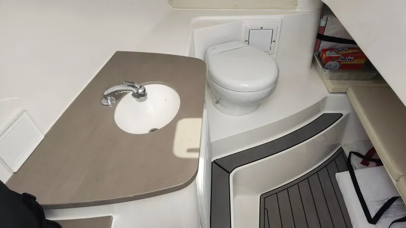 Slide: The Image of Edgewater 280CX Crossover 2023 - 64