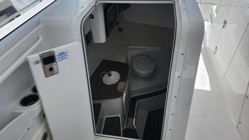 Slide: The Image of Edgewater 280CX Crossover 2023 - 65