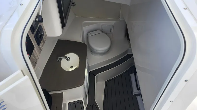 Slide: The Image of Edgewater 280CX Crossover 2023 - 66