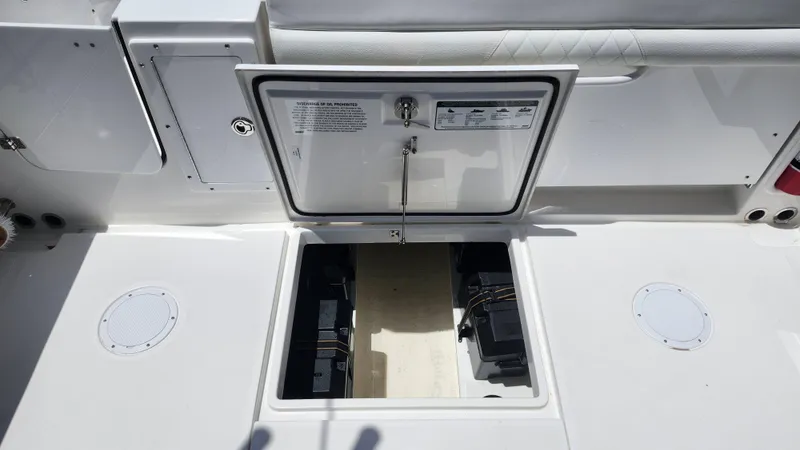 Slide: The Image of Edgewater 280CX Crossover 2023 - 68