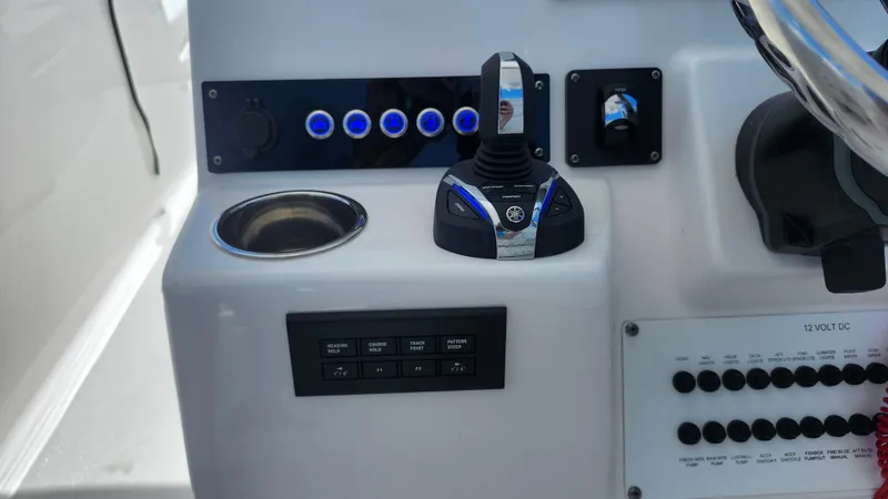 Slide: The Image of Edgewater 280CX Crossover 2023 - 70