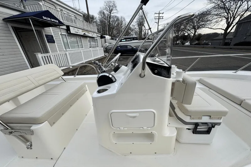 Slide: The Image of Boston Whaler 150 Montauk 2025 - 10