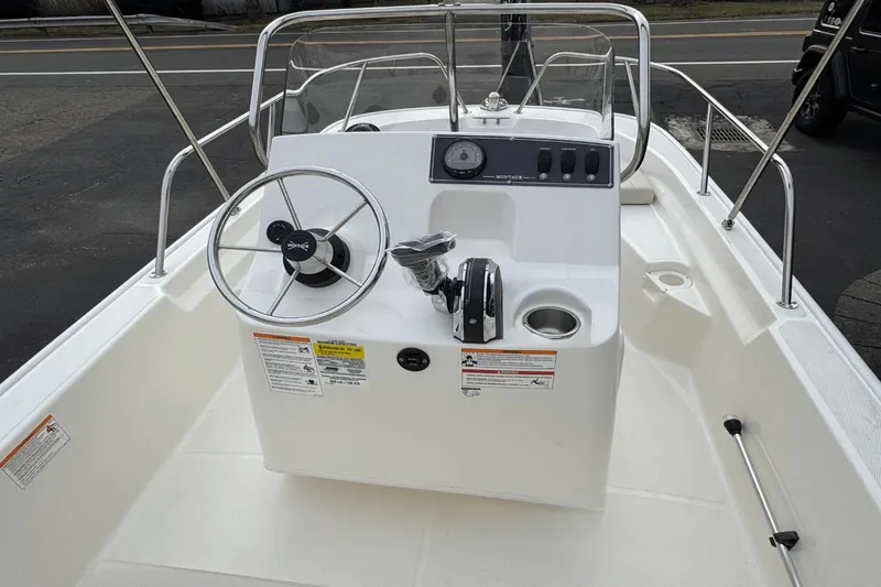Slide: The Image of Boston Whaler 150 Montauk 2025 - 12