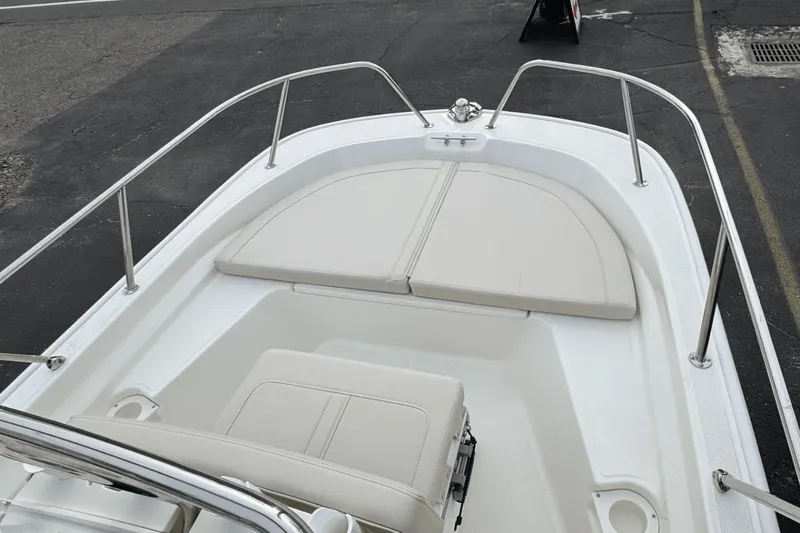 Slide: The Image of Boston Whaler 150 Montauk 2025 - 14