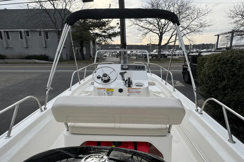 Slide: The Image of Boston Whaler 150 Montauk 2025 - 9