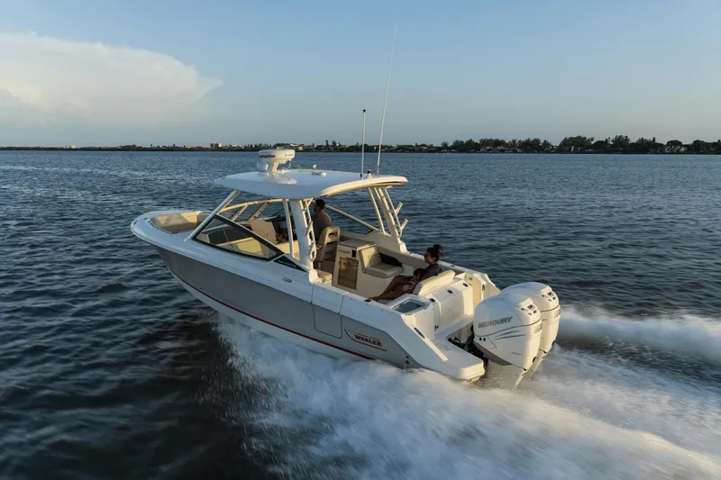 Slide: The Image of Boston Whaler 280 Vantage 2025 - 13