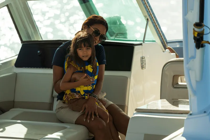 Slide: The Image of Boston Whaler 280 Vantage 2025 - 14