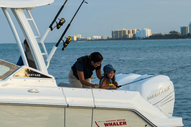 Slide: The Image of Boston Whaler 280 Vantage 2025 - 4