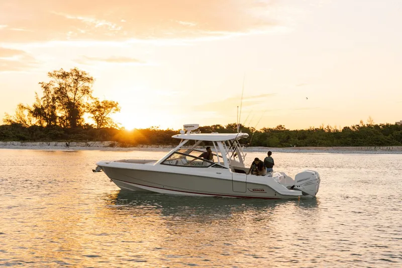 Slide: The Image of Boston Whaler 280 Vantage 2025 - 6