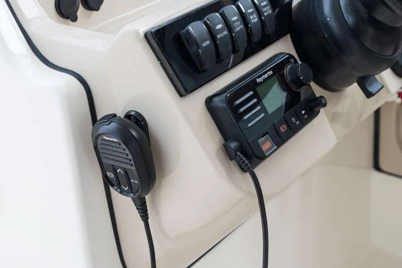 Slide: The Image of Boston Whaler 280 Vantage 2025 - 70