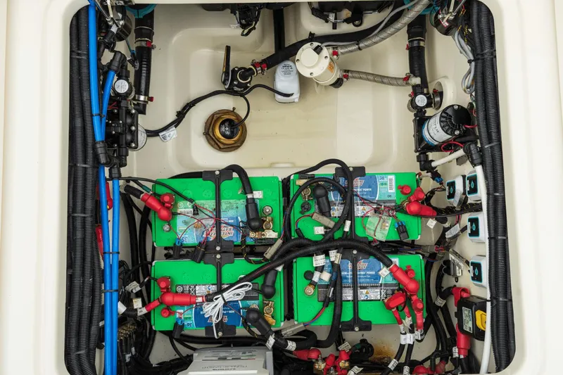 Slide: The Image of Boston Whaler 280 Vantage 2025 - 80