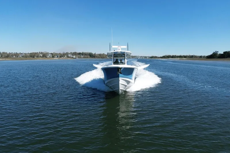 Slide: The Image of Boston Whaler 330 Outrage 2025 - 14