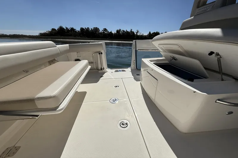 Slide: The Image of Boston Whaler 330 Outrage 2025 - 23