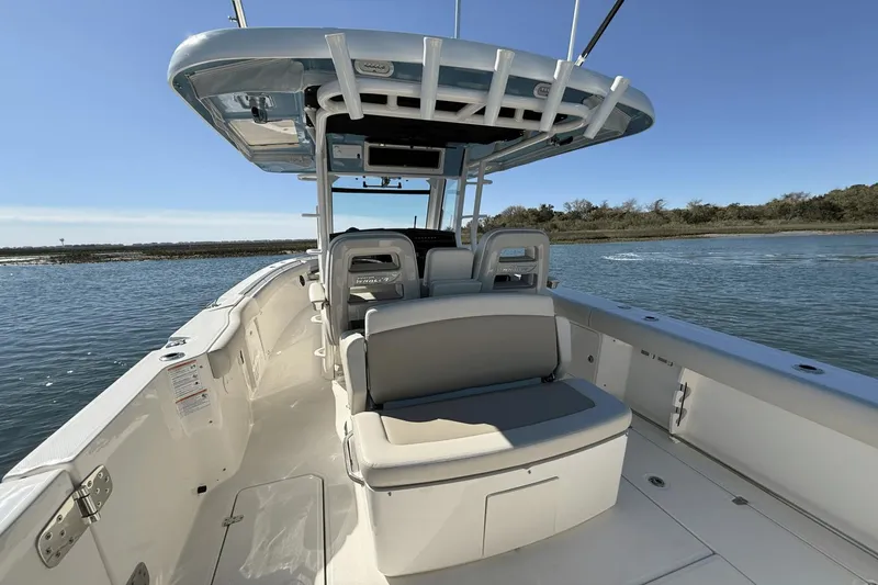 Slide: The Image of Boston Whaler 330 Outrage 2025 - 27