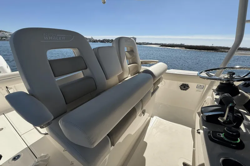 Slide: The Image of Boston Whaler 330 Outrage 2025 - 28